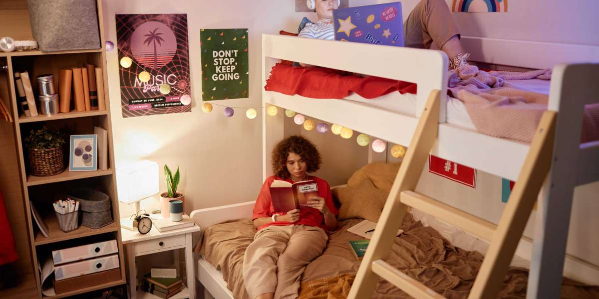 15 Up-And-Coming Triple Bunk Bloggers You Need To Follow